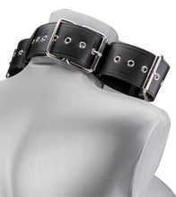 Charger l'image dans la galerie, Collier avec menottes en similicuir