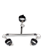 Contrainte BDSM collier et poignets