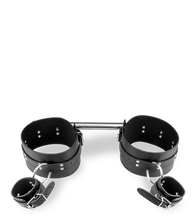 Charger l'image dans la galerie, Contrainte BDSM cuisses et poignets avec barre