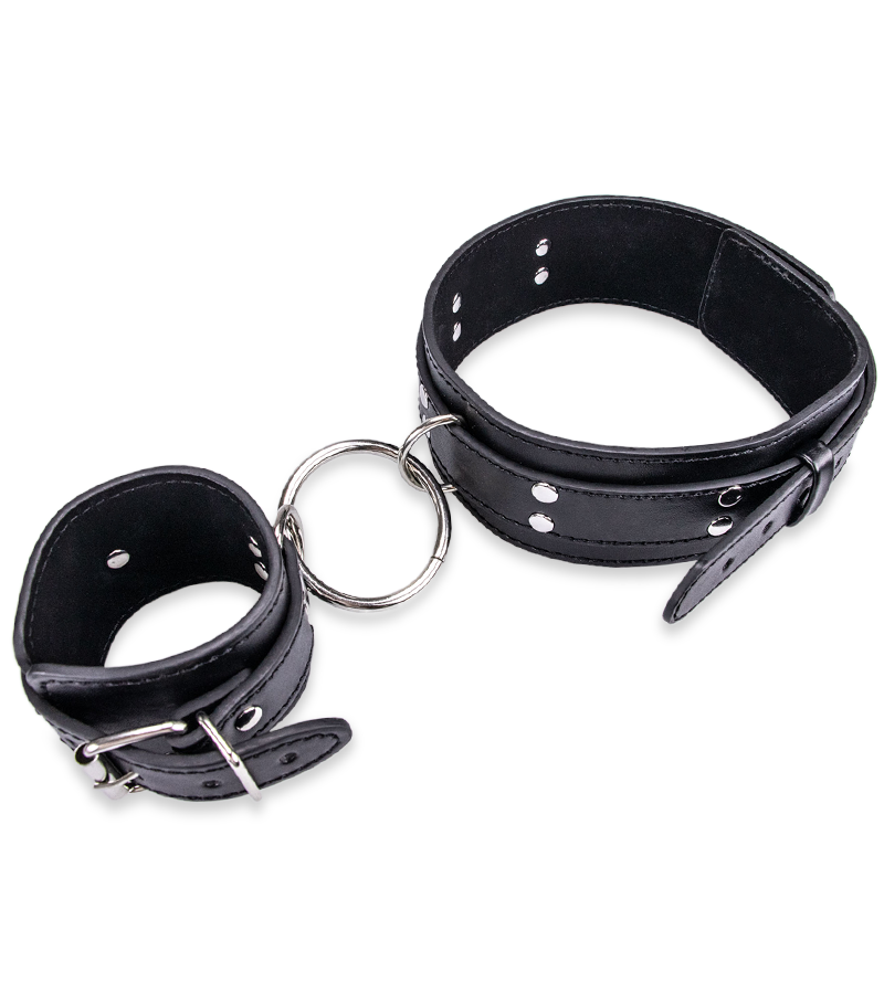 Contraintes BDSM cuisses et poignets