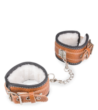 Charger l'image dans la galerie, Kit d'initiation au BDSM similicuir et fourrure