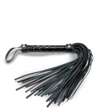 Charger l'image dans la galerie, Petit martinet BDSM Docility