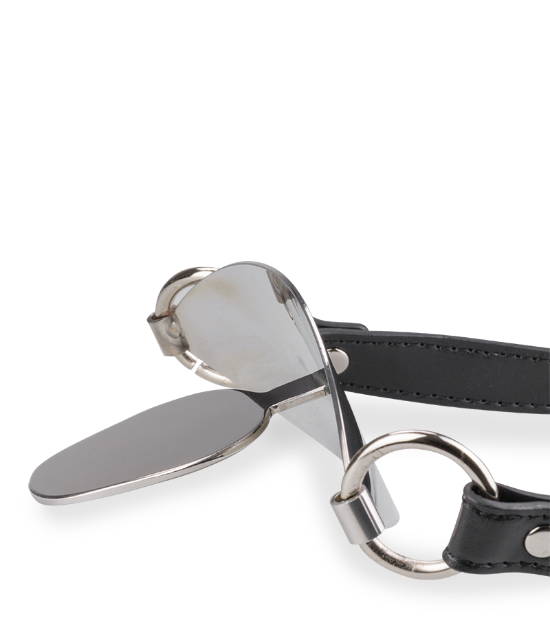 Bâillon plat en métal et similicuir