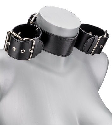 Collier avec menottes en similicuir