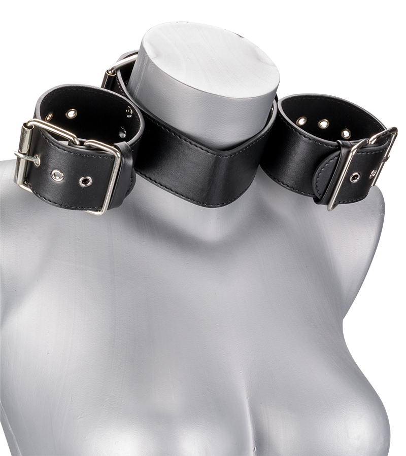 Contrainte BDSM cou et poignets