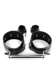 Charger l&#39;image dans la galerie, Contrainte BDSM cuisses et poignets avec barre